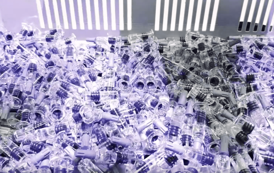 制藥行業(yè)機器人工作站